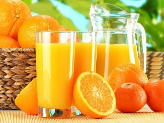 suco-laranja-hidrata-verão
